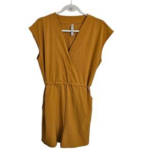 Athleta Marlow Romper Medium Gold Yellow Stretch Outdoor‎ Pockets V-Neck Tie